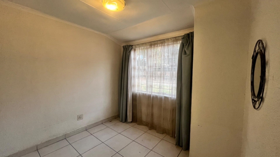 To Let 2 Bedroom Property for Rent in Alan Manor Gauteng