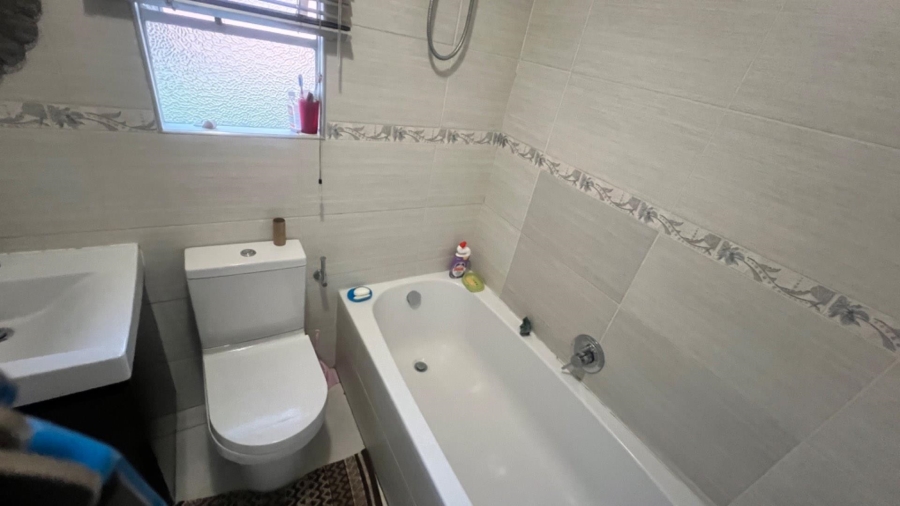 To Let 2 Bedroom Property for Rent in Alan Manor Gauteng