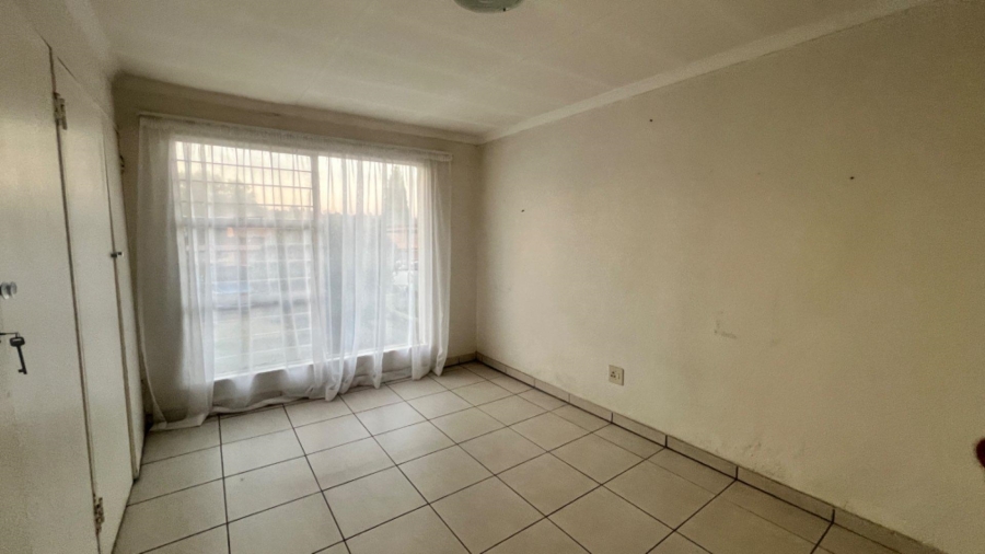 To Let 2 Bedroom Property for Rent in Alan Manor Gauteng