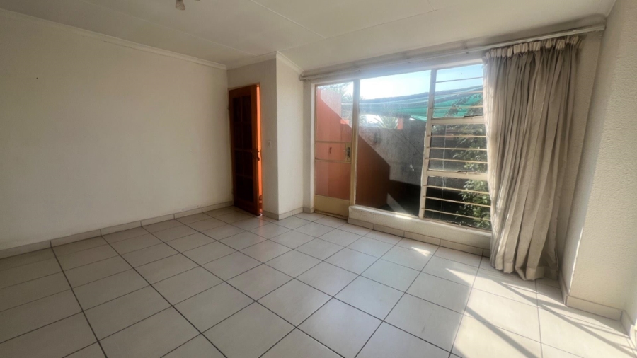 To Let 2 Bedroom Property for Rent in Alan Manor Gauteng