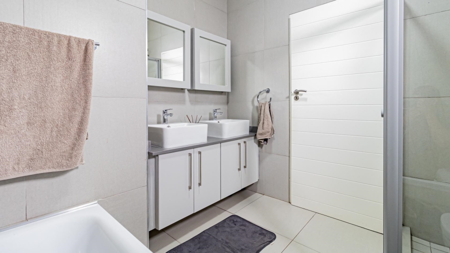 3 Bedroom Property for Sale in Carlswald Gauteng