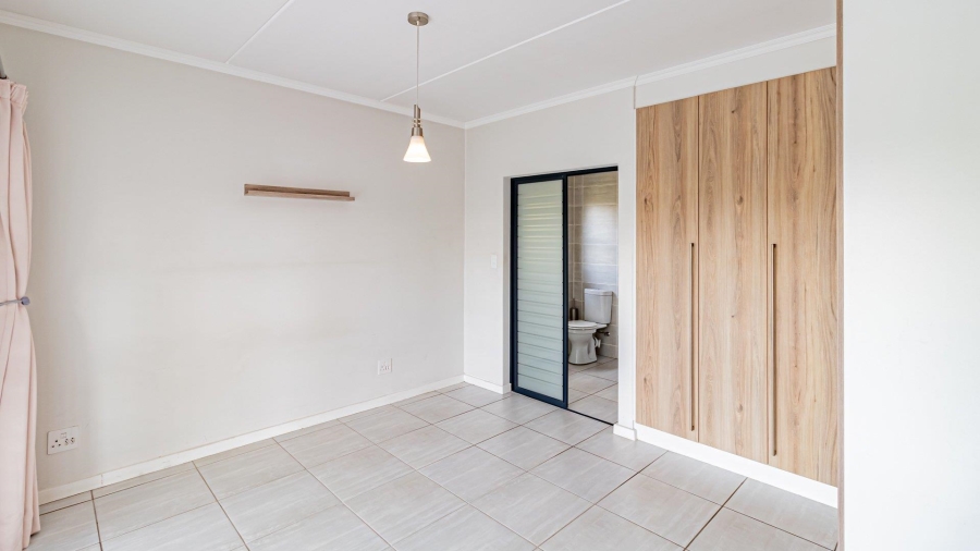 2 Bedroom Property for Sale in Waterfall Gauteng
