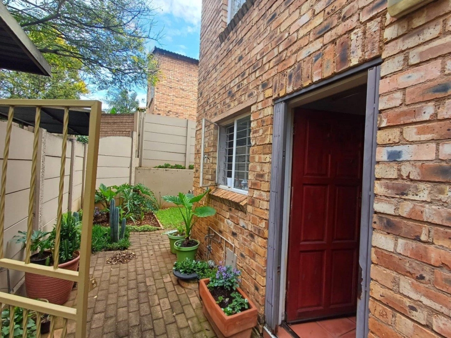 2 Bedroom Property for Sale in Sonneglans Gauteng