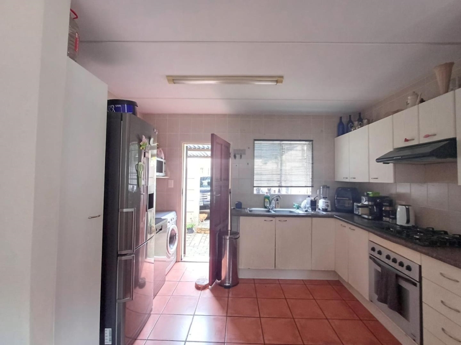 2 Bedroom Property for Sale in Sonneglans Gauteng