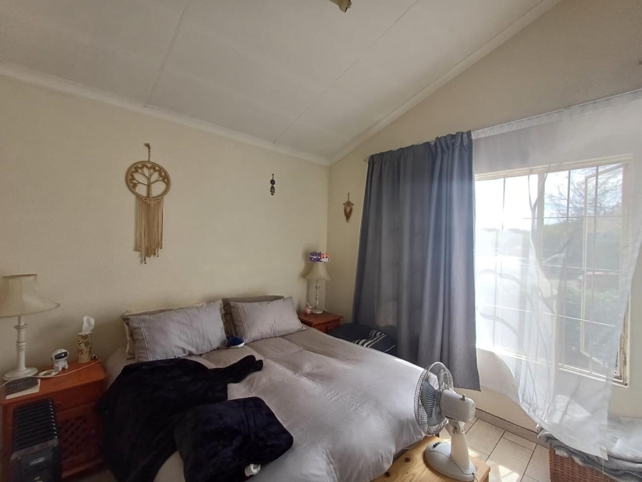 2 Bedroom Property for Sale in Sonneglans Gauteng
