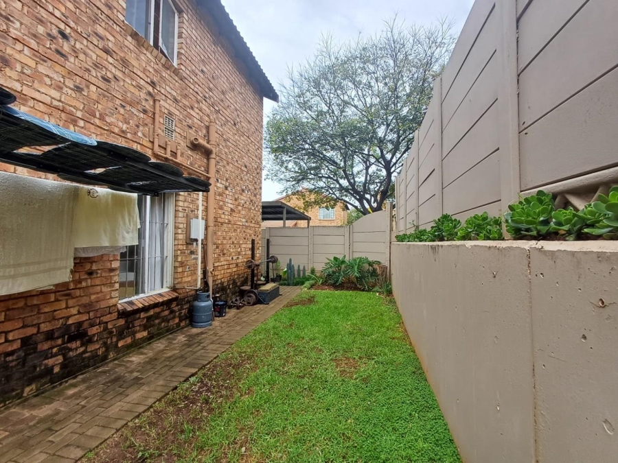 2 Bedroom Property for Sale in Sonneglans Gauteng