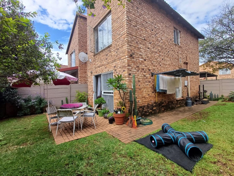 2 Bedroom Property for Sale in Sonneglans Gauteng