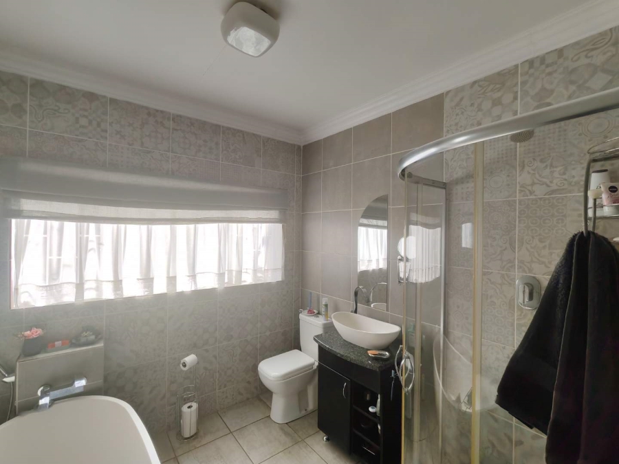 3 Bedroom Property for Sale in Valhalla Gauteng