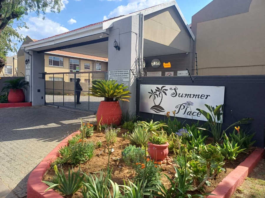 2 Bedroom Property for Sale in Verwoerdpark Gauteng