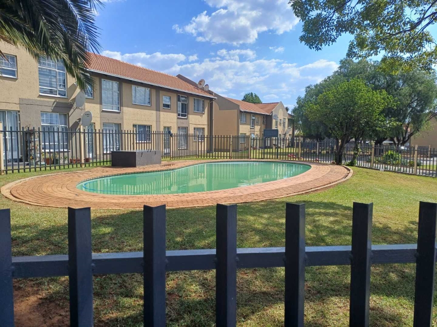 2 Bedroom Property for Sale in Verwoerdpark Gauteng