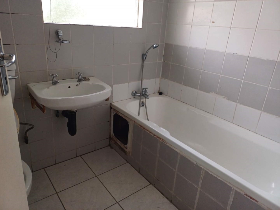 2 Bedroom Property for Sale in Verwoerdpark Gauteng