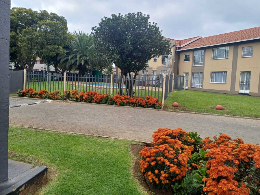 2 Bedroom Property for Sale in Verwoerdpark Gauteng