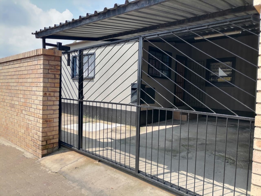 2 Bedroom Property for Sale in Johannesburg Central Gauteng