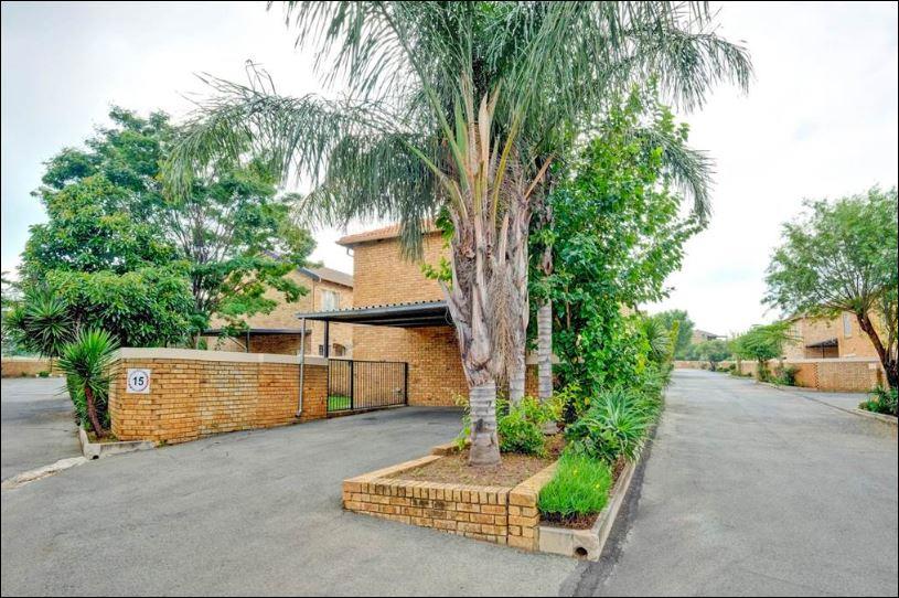 2 Bedroom Property for Sale in Roodepoort Gauteng