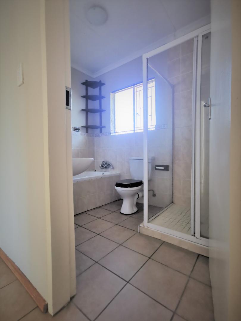 2 Bedroom Property for Sale in Roodepoort Gauteng