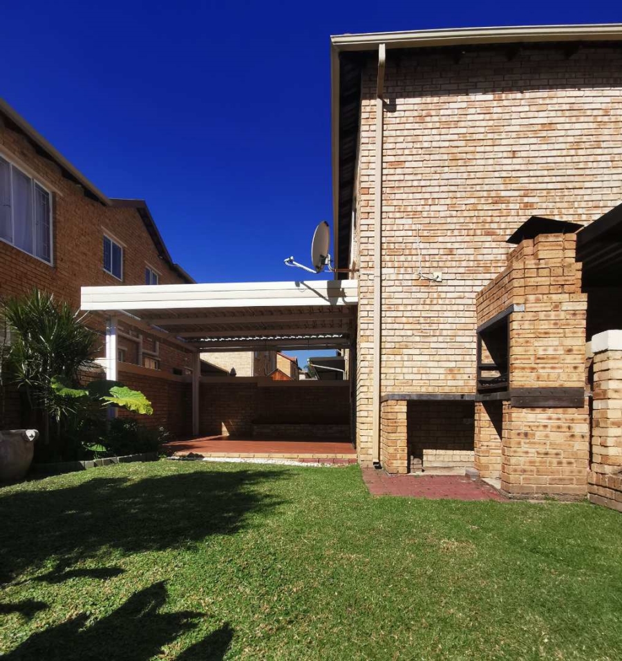 2 Bedroom Property for Sale in Roodepoort Gauteng