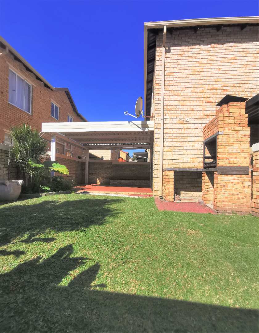 2 Bedroom Property for Sale in Roodepoort Gauteng