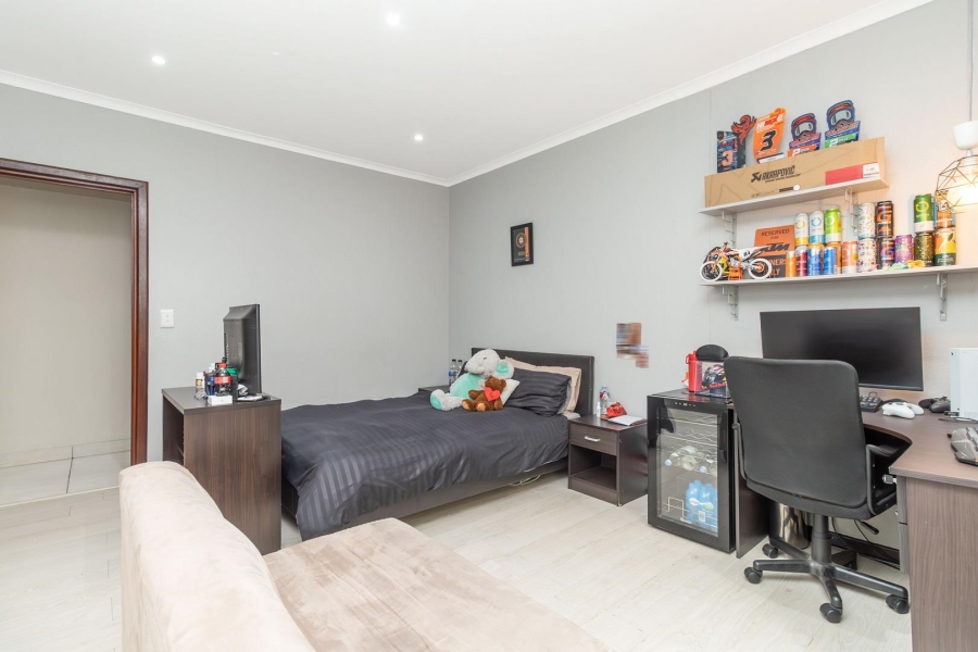 5 Bedroom Property for Sale in Kyalami Estates Gauteng