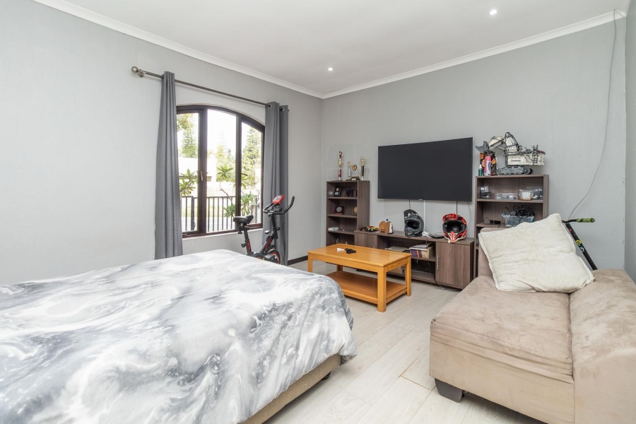 5 Bedroom Property for Sale in Kyalami Estates Gauteng