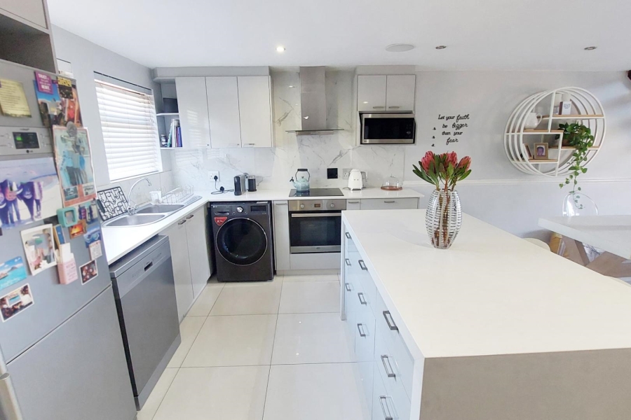 To Let 3 Bedroom Property for Rent in River Club Gauteng