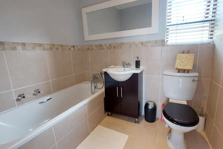 To Let 3 Bedroom Property for Rent in River Club Gauteng