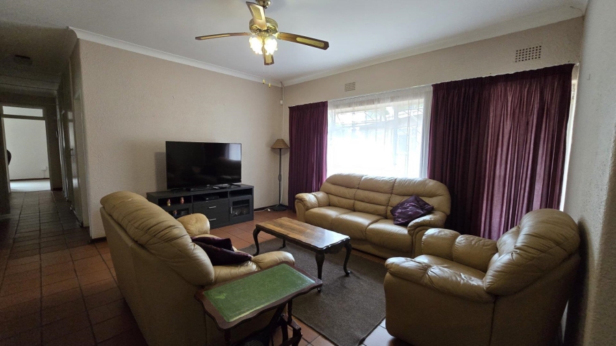 4 Bedroom Property for Sale in Robertsham Gauteng