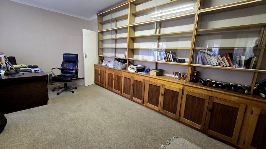 4 Bedroom Property for Sale in Robertsham Gauteng