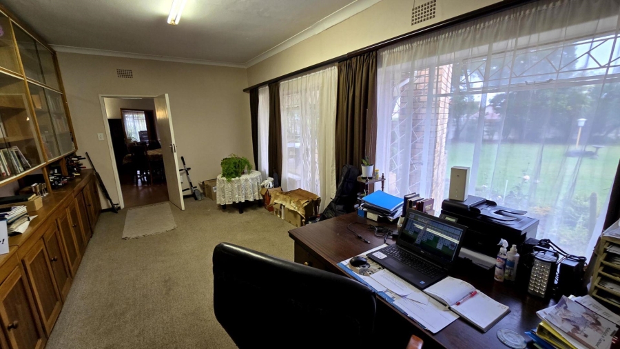 4 Bedroom Property for Sale in Robertsham Gauteng
