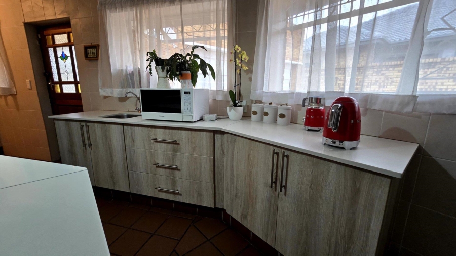 4 Bedroom Property for Sale in Robertsham Gauteng