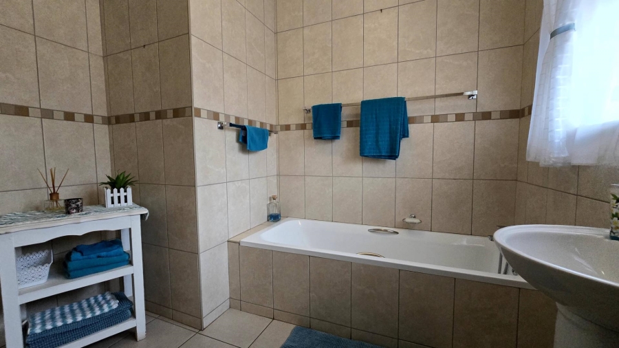 4 Bedroom Property for Sale in Robertsham Gauteng