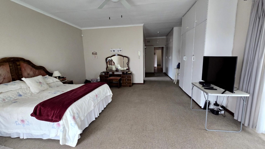 4 Bedroom Property for Sale in Robertsham Gauteng