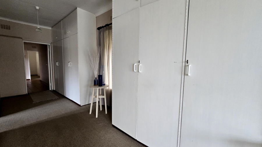 4 Bedroom Property for Sale in Robertsham Gauteng