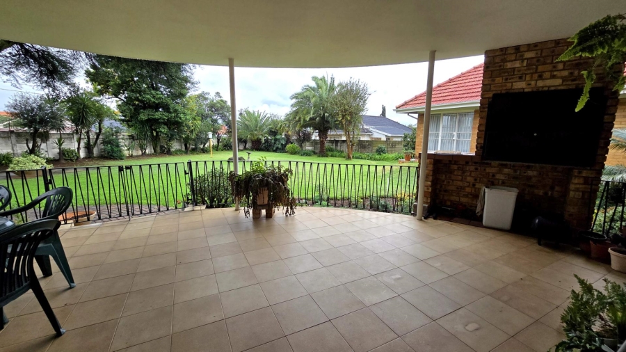 4 Bedroom Property for Sale in Robertsham Gauteng