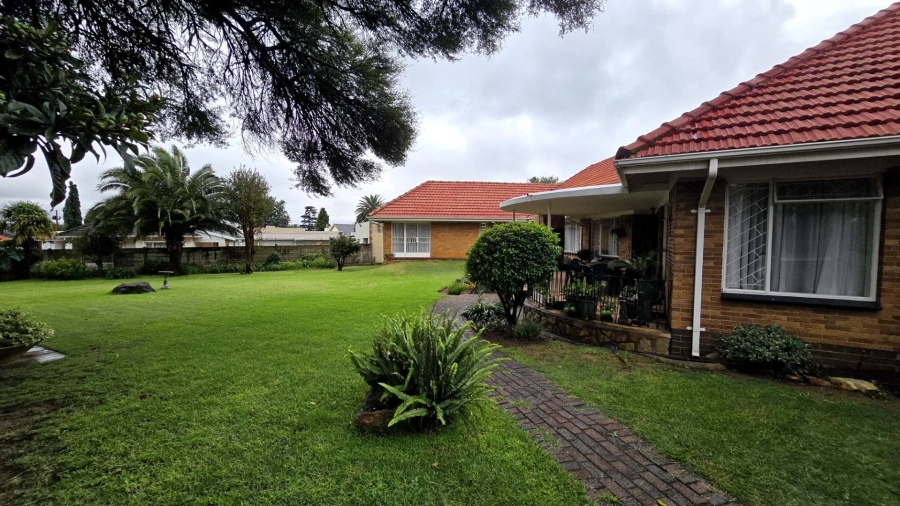 4 Bedroom Property for Sale in Robertsham Gauteng