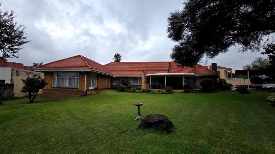 4 Bedroom Property for Sale in Robertsham Gauteng