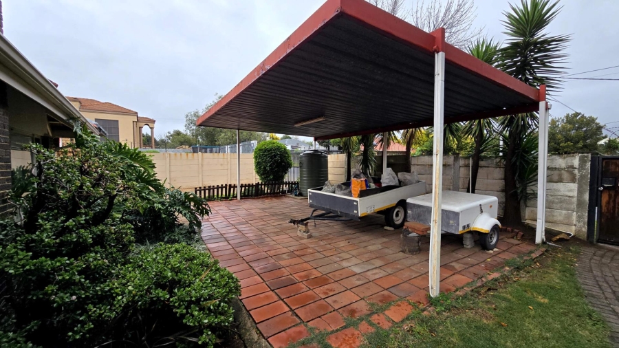 4 Bedroom Property for Sale in Robertsham Gauteng