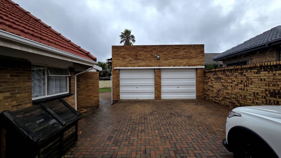 4 Bedroom Property for Sale in Robertsham Gauteng
