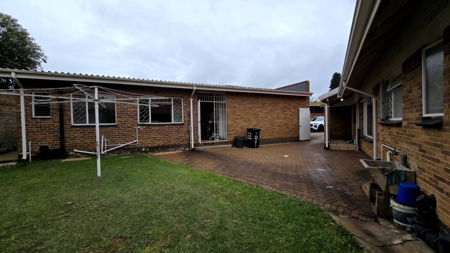 4 Bedroom Property for Sale in Robertsham Gauteng