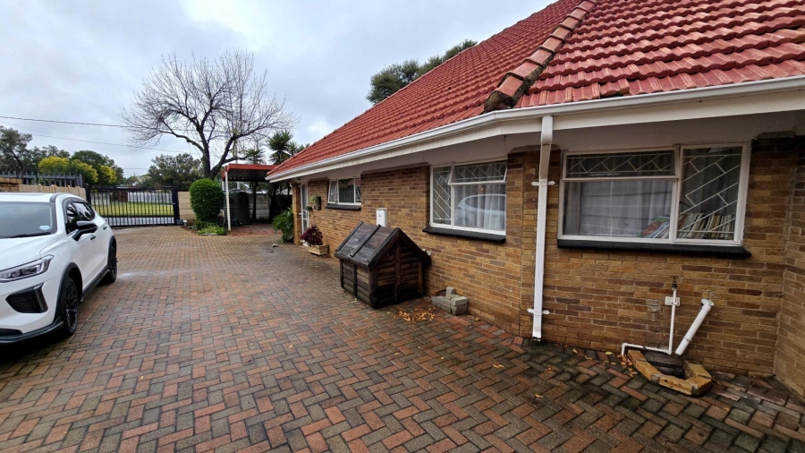 4 Bedroom Property for Sale in Robertsham Gauteng