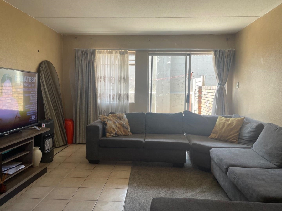 2 Bedroom Property for Sale in Edleen Gauteng