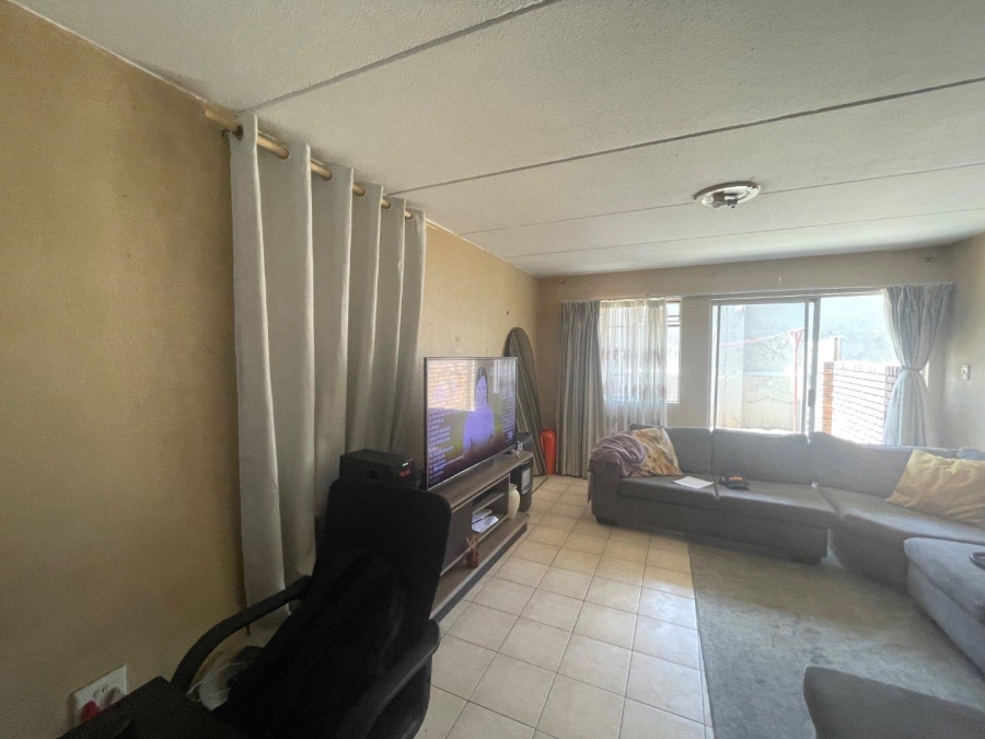 2 Bedroom Property for Sale in Edleen Gauteng