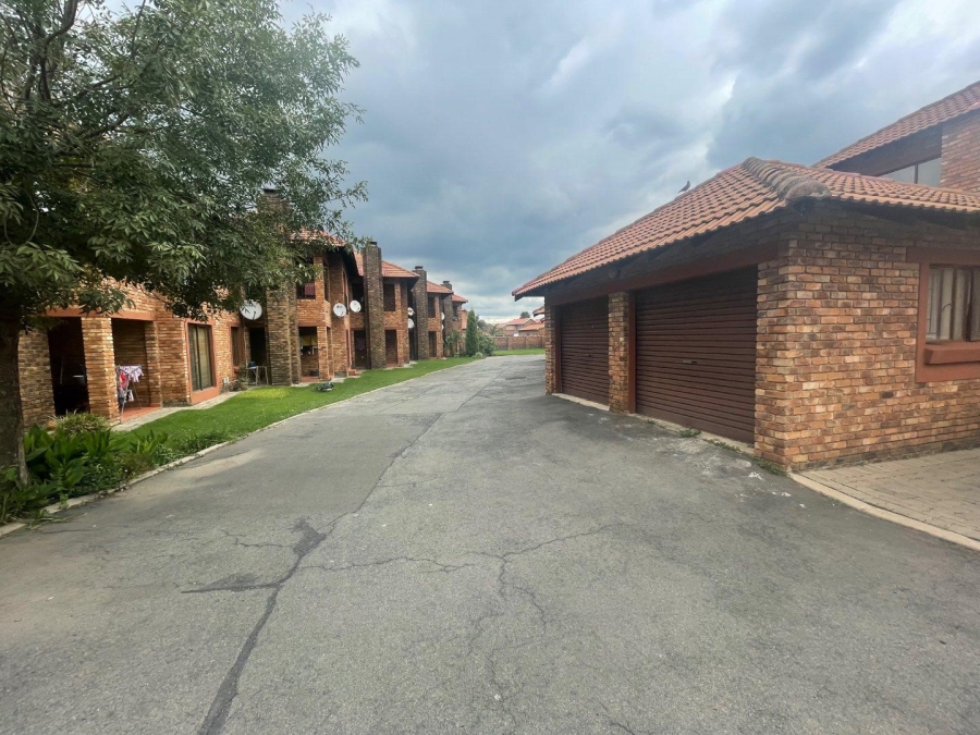 2 Bedroom Property for Sale in Edleen Gauteng