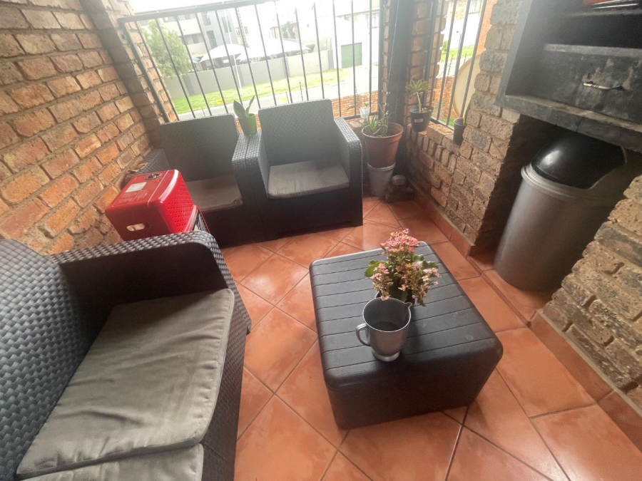 2 Bedroom Property for Sale in Edleen Gauteng