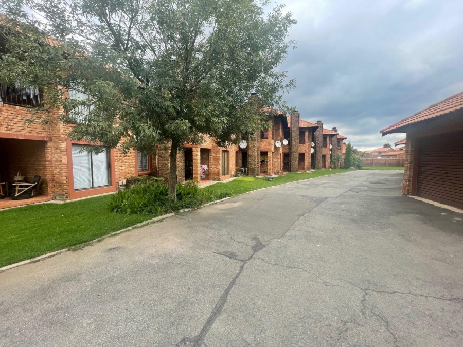 2 Bedroom Property for Sale in Edleen Gauteng