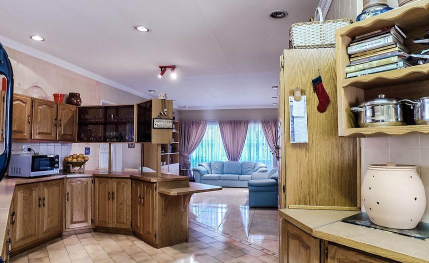 To Let 4 Bedroom Property for Rent in Glen Marais Gauteng