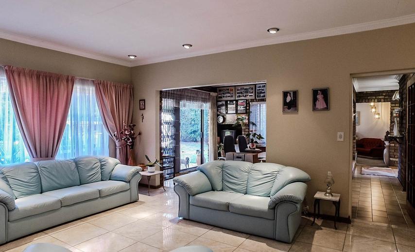 To Let 4 Bedroom Property for Rent in Glen Marais Gauteng