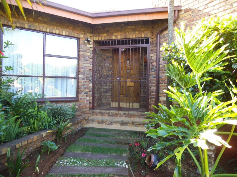 To Let 4 Bedroom Property for Rent in Glen Marais Gauteng