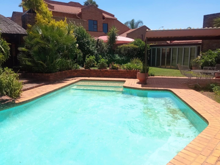 To Let 4 Bedroom Property for Rent in Glen Marais Gauteng