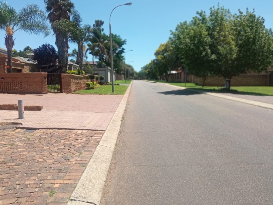 To Let 4 Bedroom Property for Rent in Glen Marais Gauteng