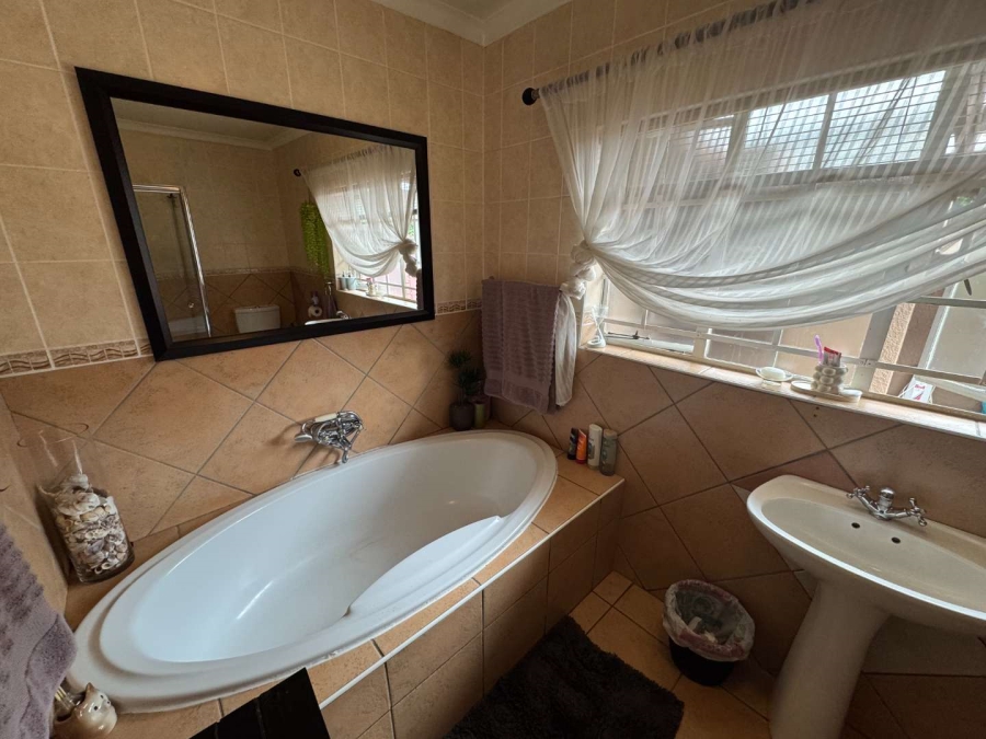 3 Bedroom Property for Sale in Verwoerdpark Gauteng